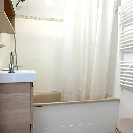Apartment 4 Couchages Avec Jardin Et Piscine A Bormes-les-Mimosas