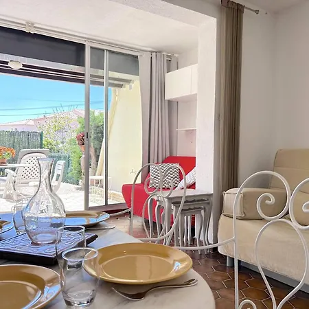 Apartment 4 Couchages Avec Jardin Et Piscine A *