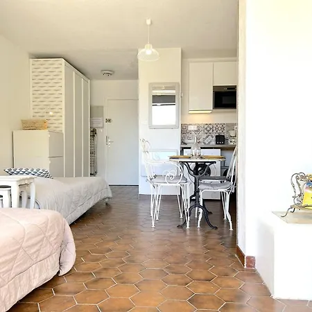 Apartment 4 Couchages Avec Jardin Et Piscine A Bormes-les-Mimosas