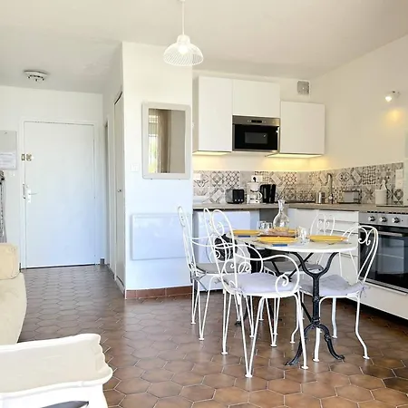 Apartment 4 Couchages Avec Jardin Et Piscine A Bormes-les-Mimosas