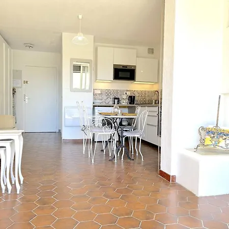 Apartment 4 Couchages Avec Jardin Et Piscine A *