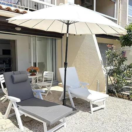 Apartment 4 Couchages Avec Jardin Et Piscine A Bormes-les-Mimosas